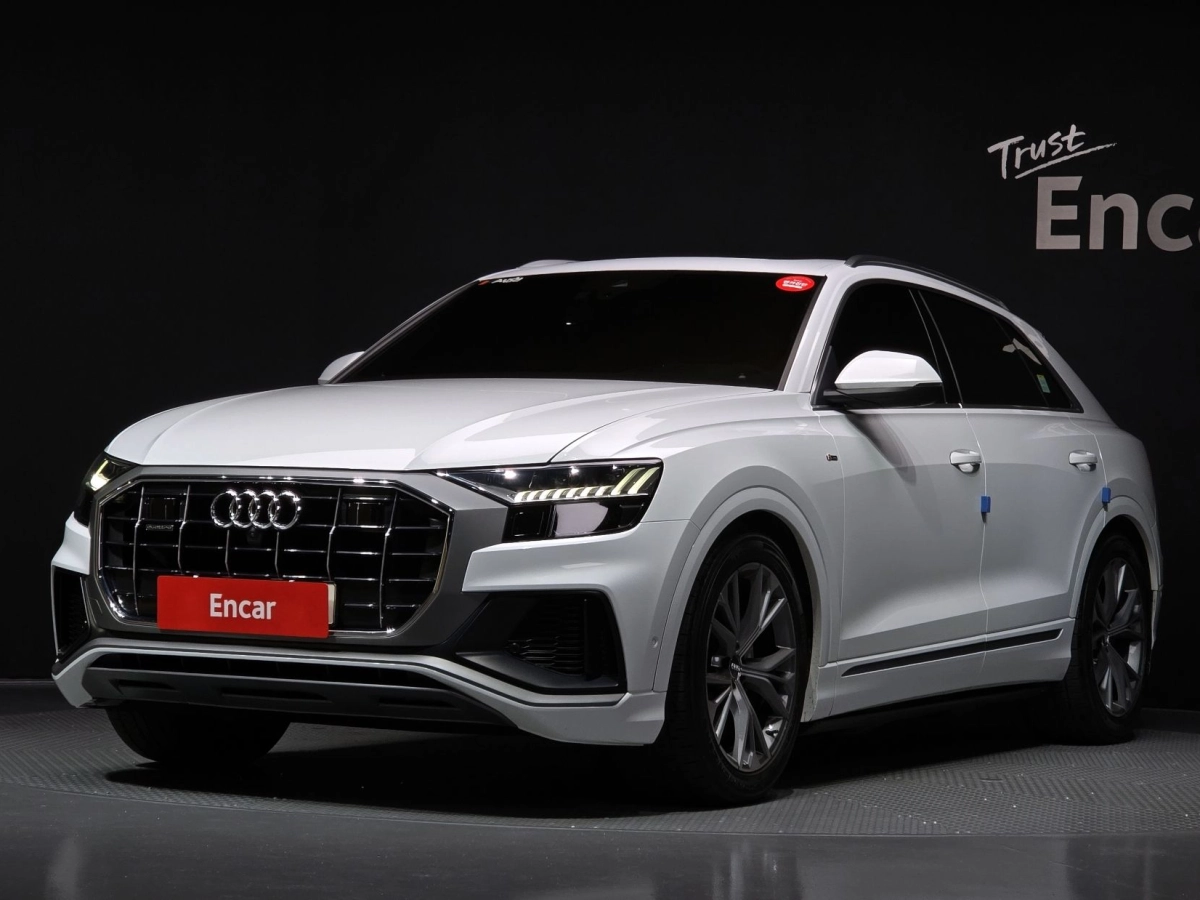 AUDI Q8 4M