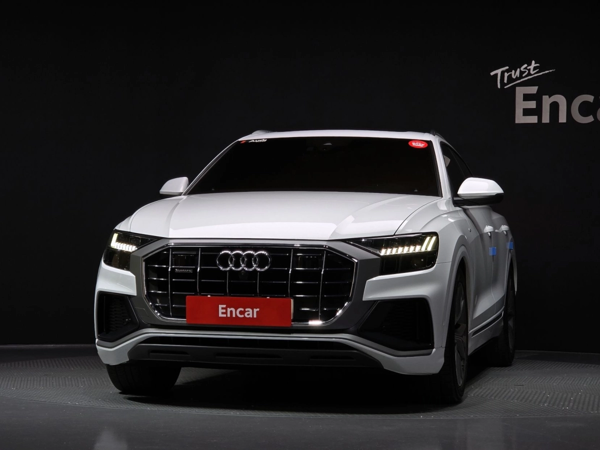 AUDI Q8 4M