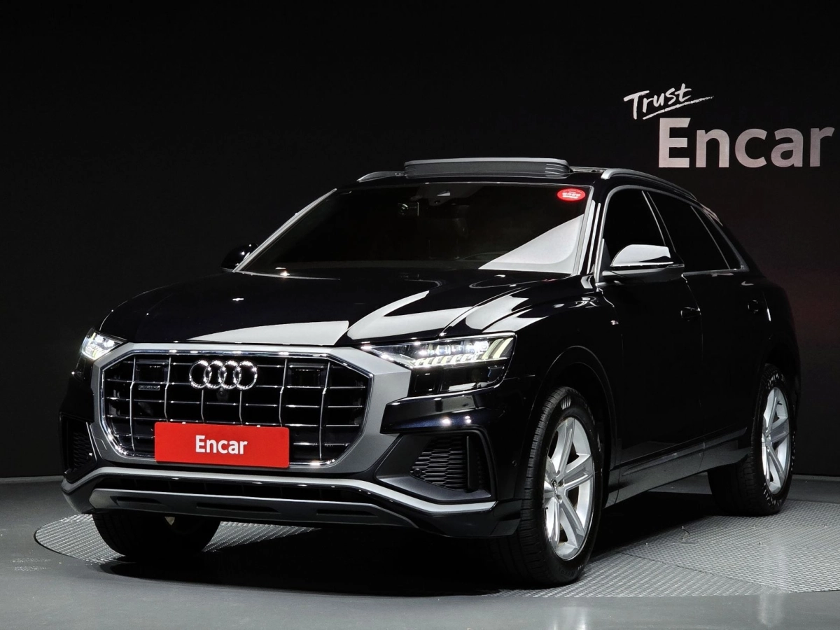 AUDI Q8 4M