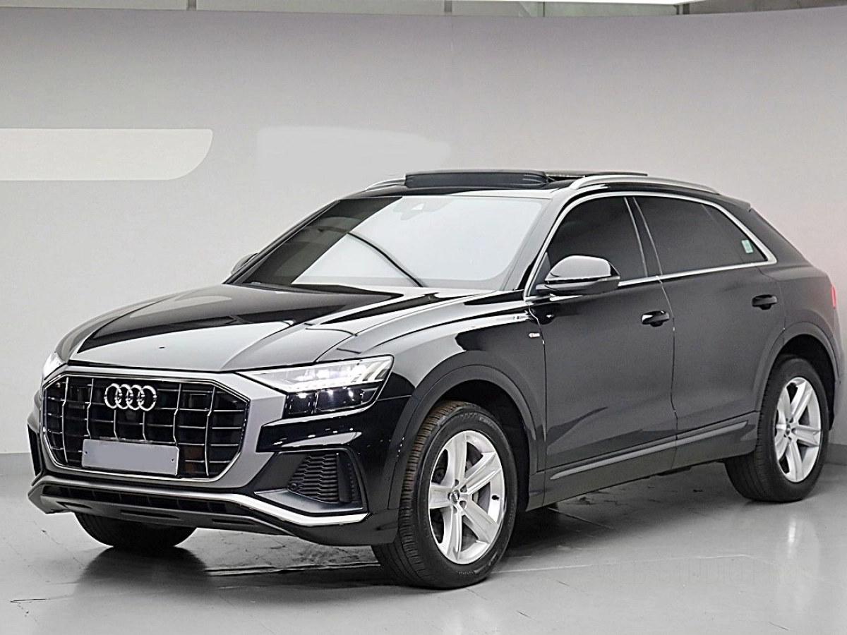 AUDI Q8 4M