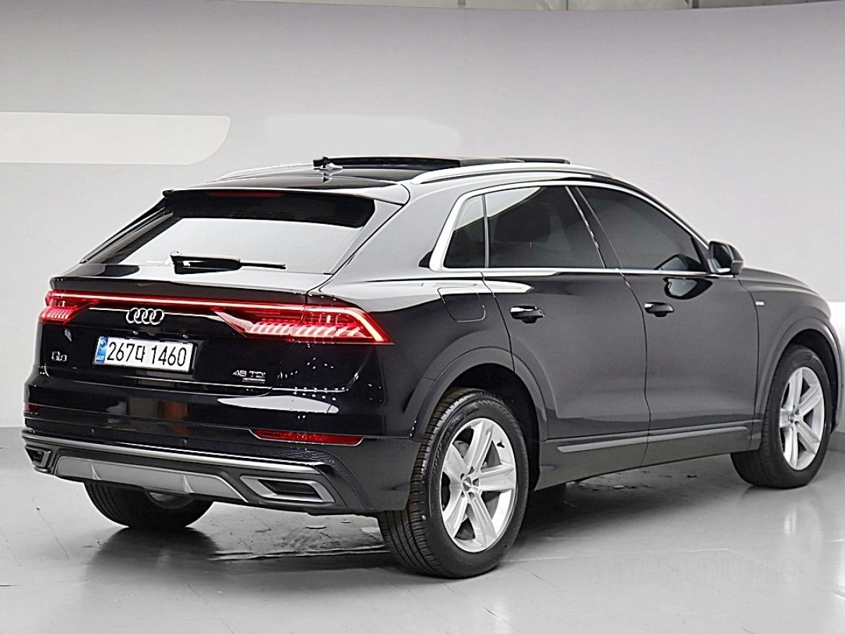 AUDI Q8 4M