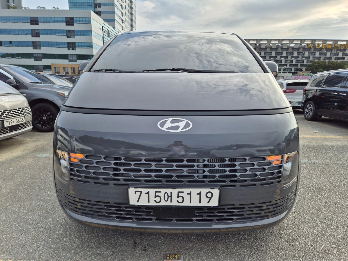 HYUNDAI STARIA