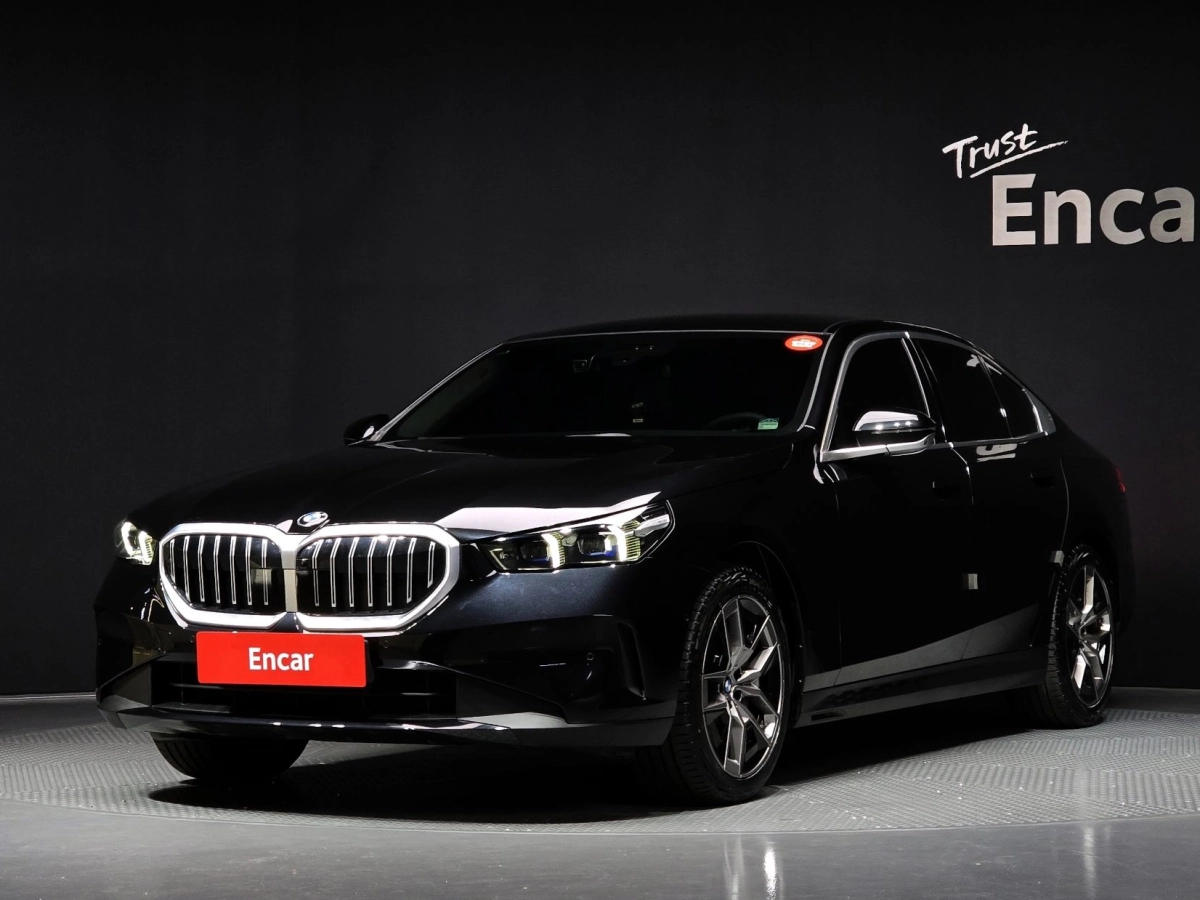 BMW 5-SERIES G60 2024