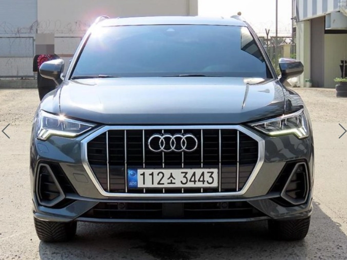 AUDI Q3 F3