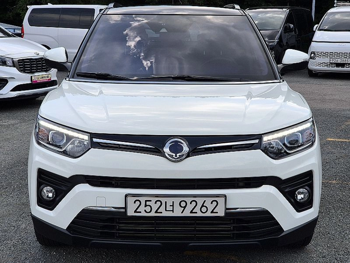 SSANGYONG TIVOLI VERY NEW