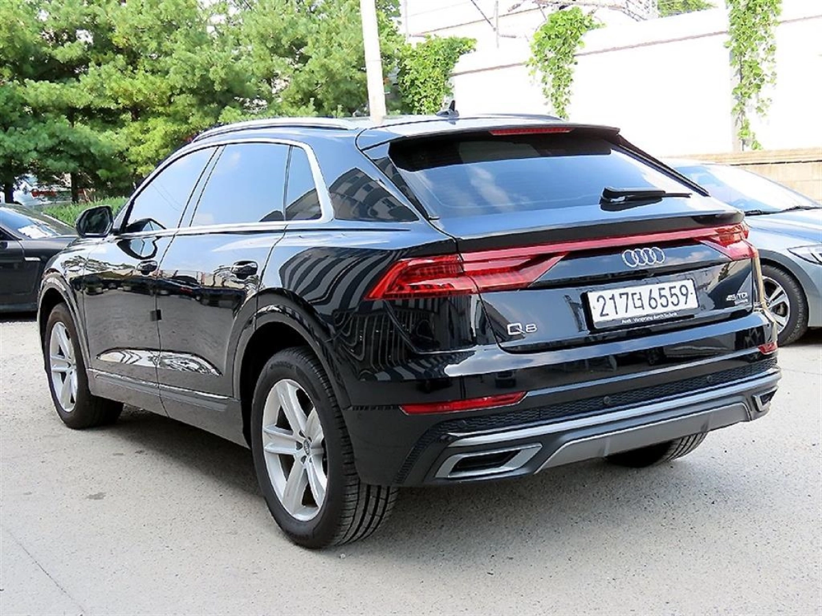 AUDI Q8 4M