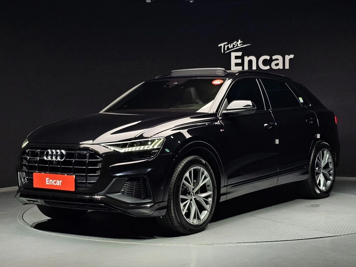 AUDI Q8 4M