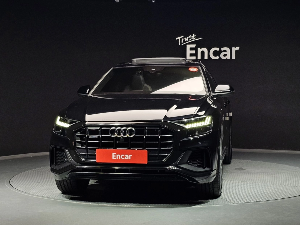 AUDI Q8 4M