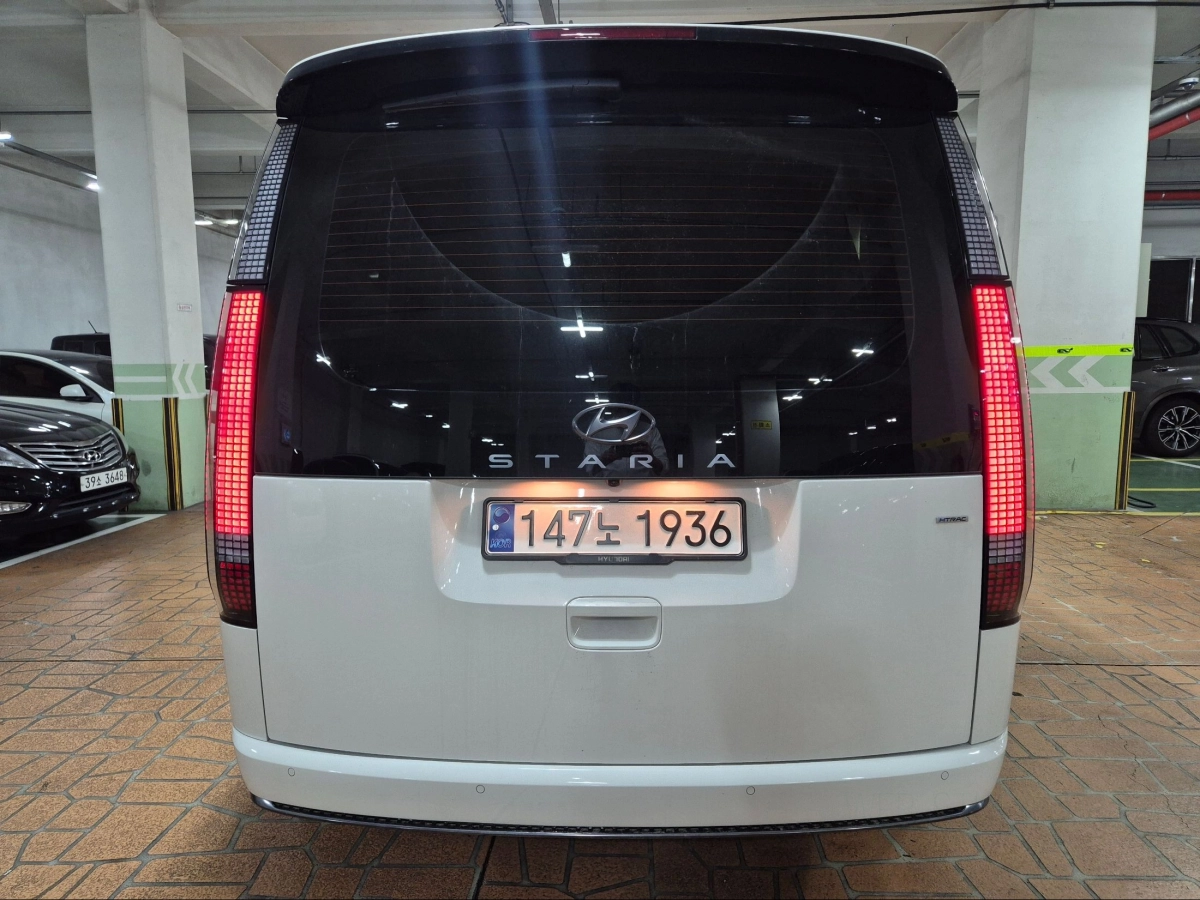 HYUNDAI STARIA