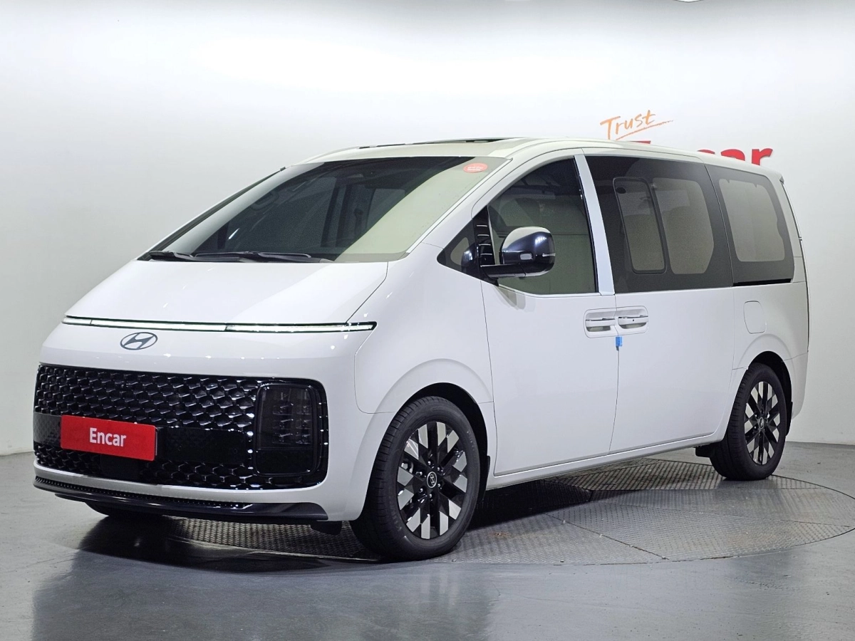 HYUNDAI STARIA 2025