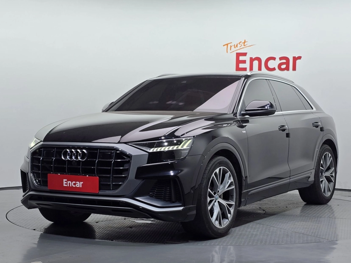AUDI Q8 4M