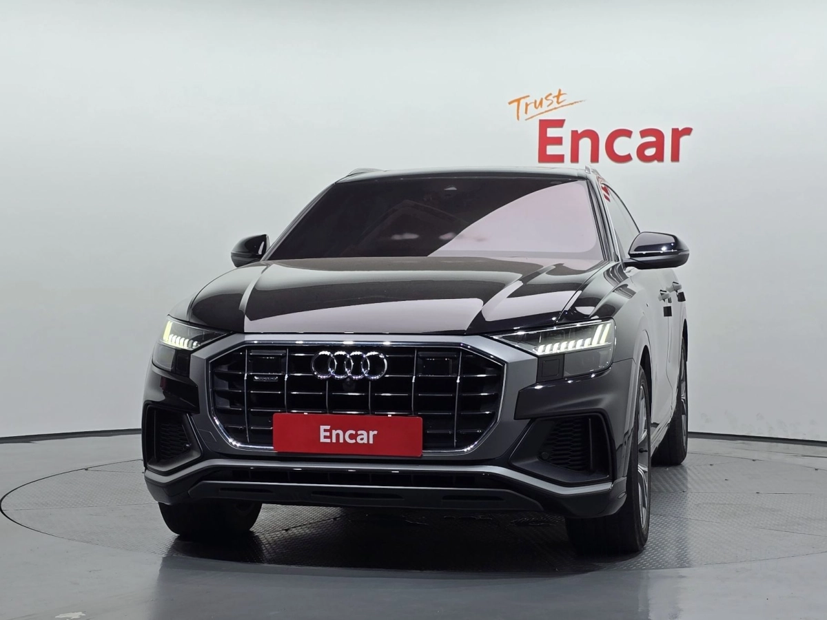 AUDI Q8 4M