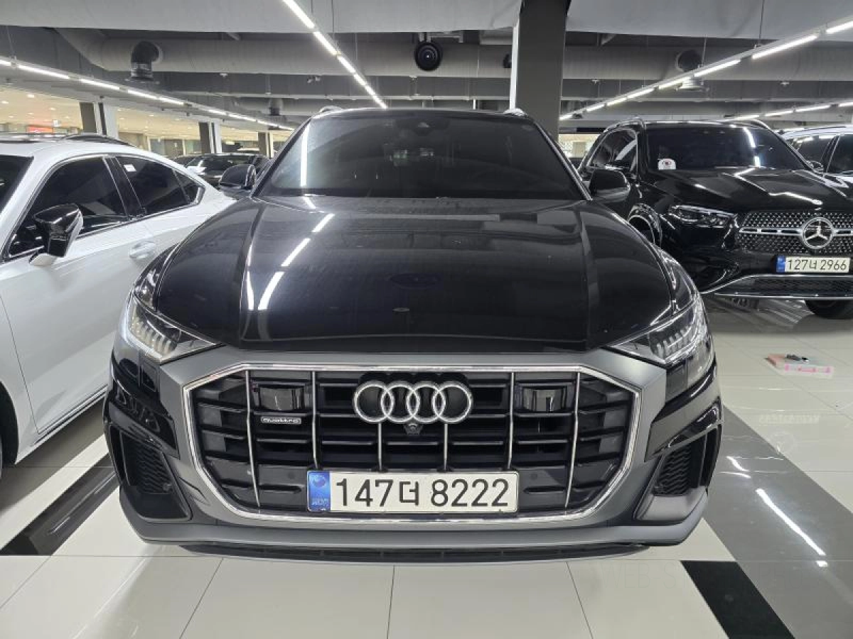 AUDI Q8 4M