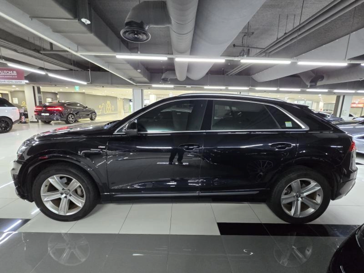 AUDI Q8 4M
