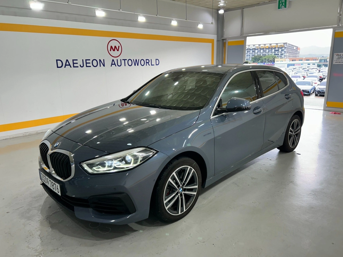 BMW 1-SERIES F40  2021