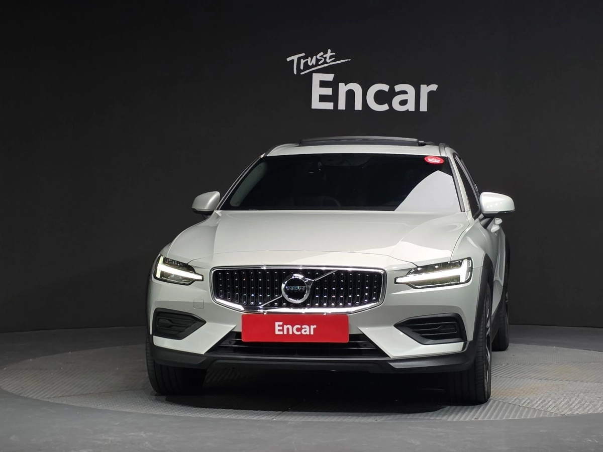 VOLVO V60 CROSS COUNTRY