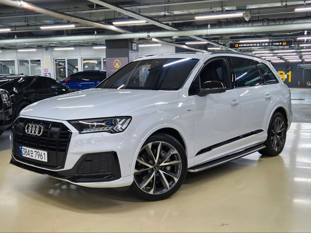 AUDI Q7 4M  2023