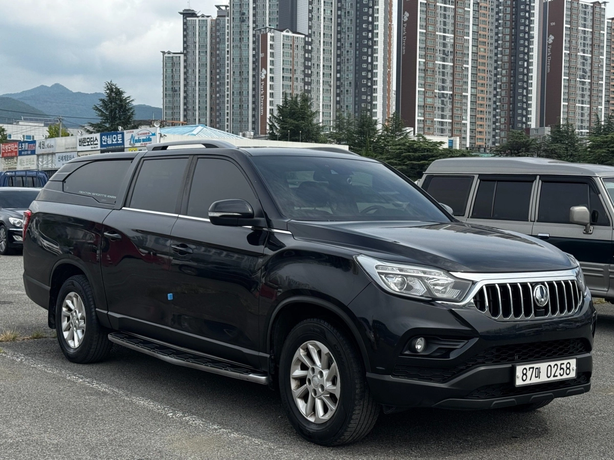 SSANGYONG REXTON SPORTS CAR