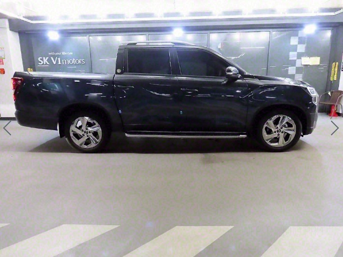 SSANGYONG REXTON SPORTS CAR