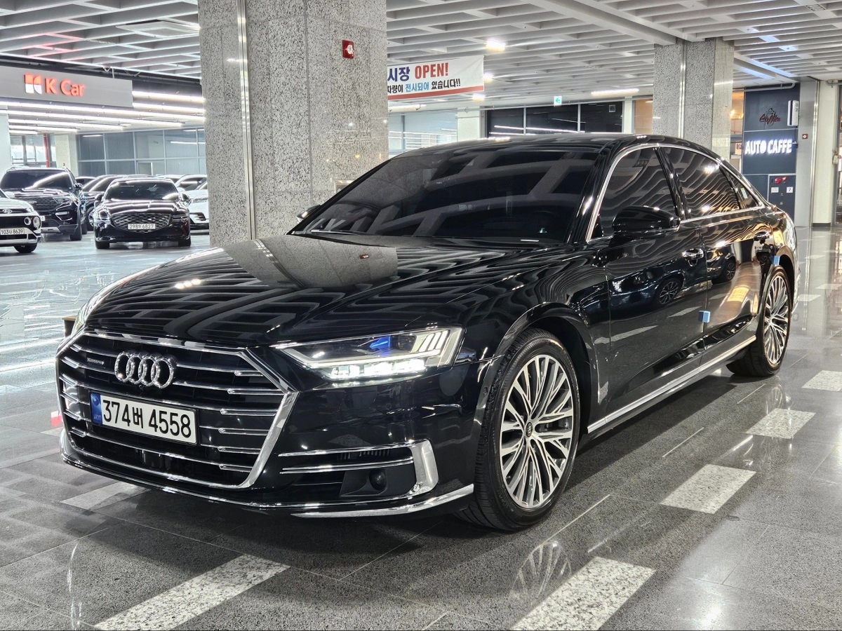 AUDI A8 D5  2021