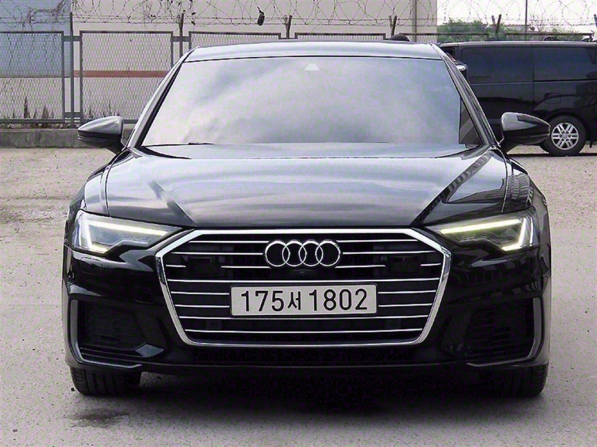 AUDI A6 C8