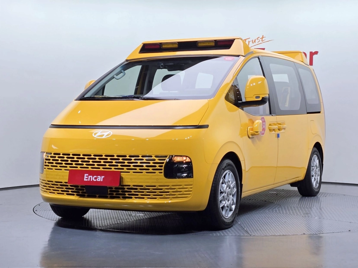 HYUNDAI STARIA 2024