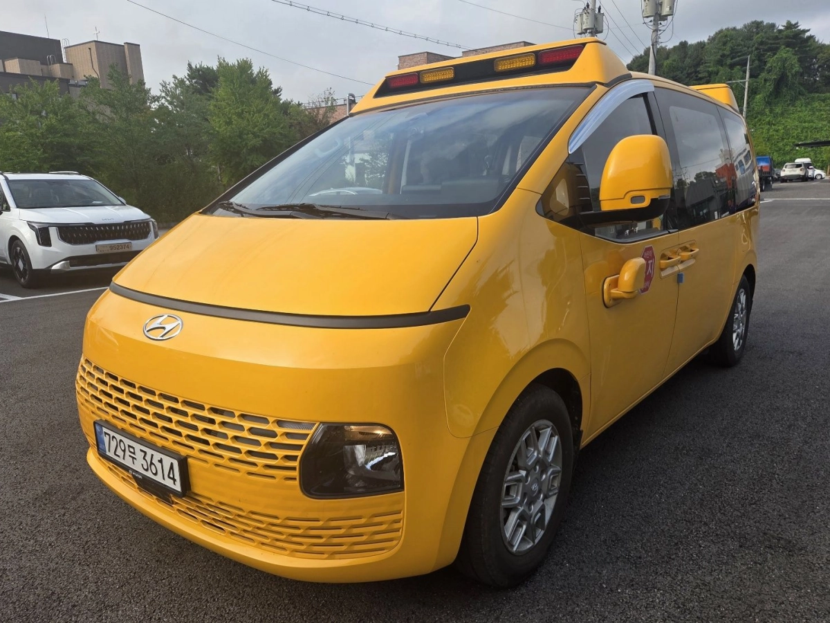 HYUNDAI STARIA 2023