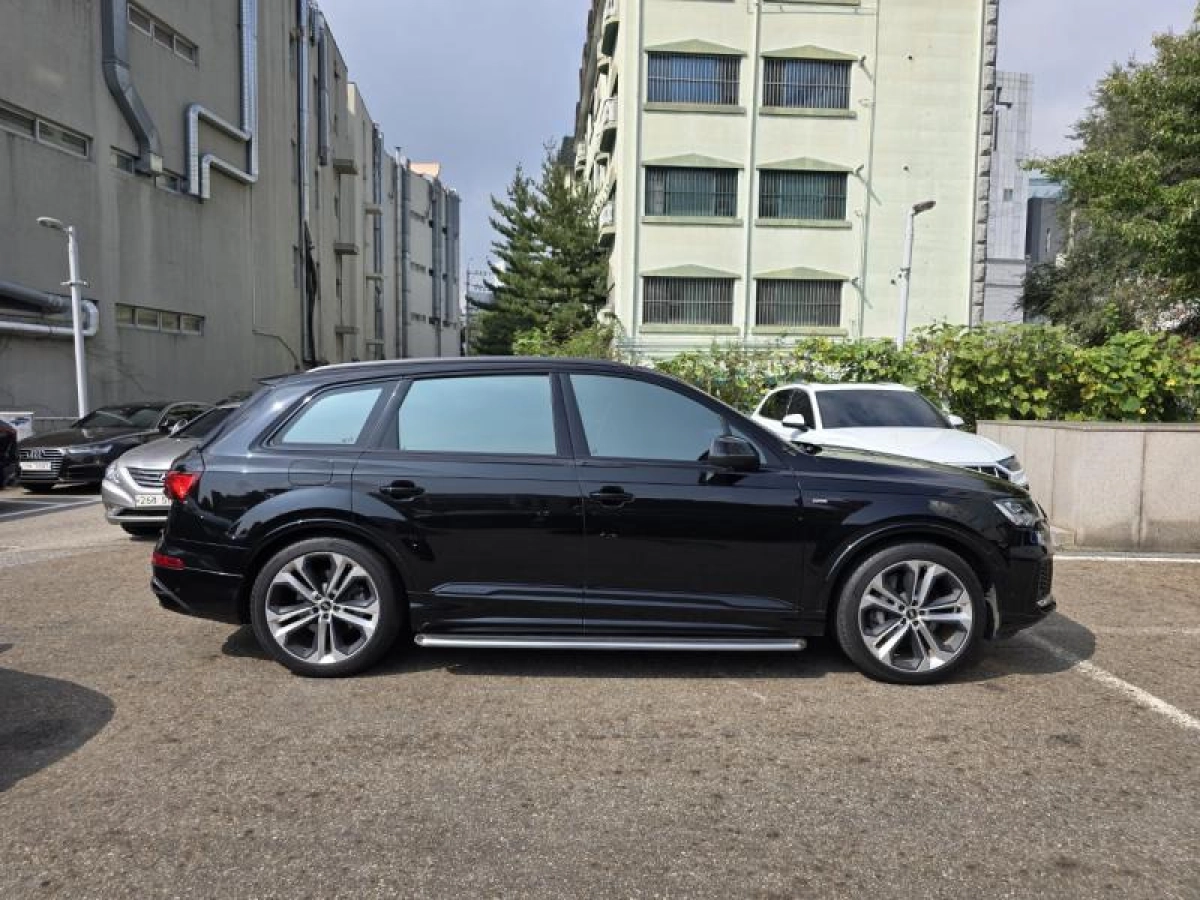 AUDI Q7 4M
