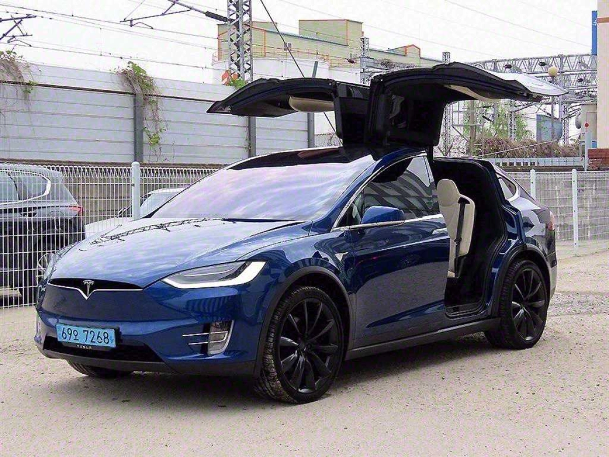 TESLA MODEL X
