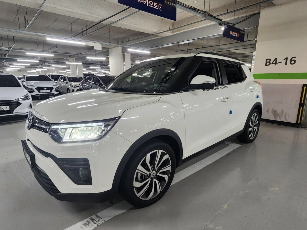 SSANGYONG TIVOLI VERY NEW