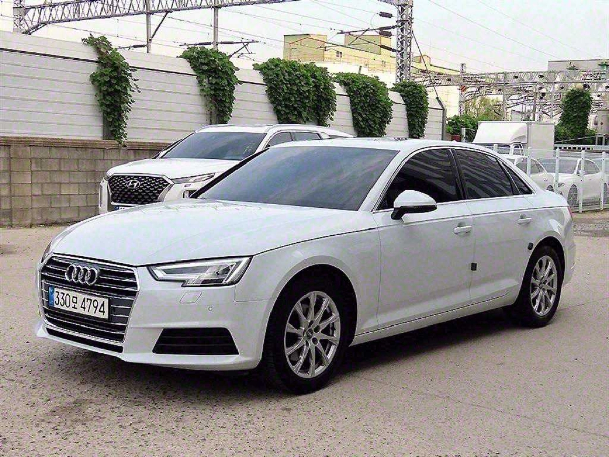 AUDI A4 B9