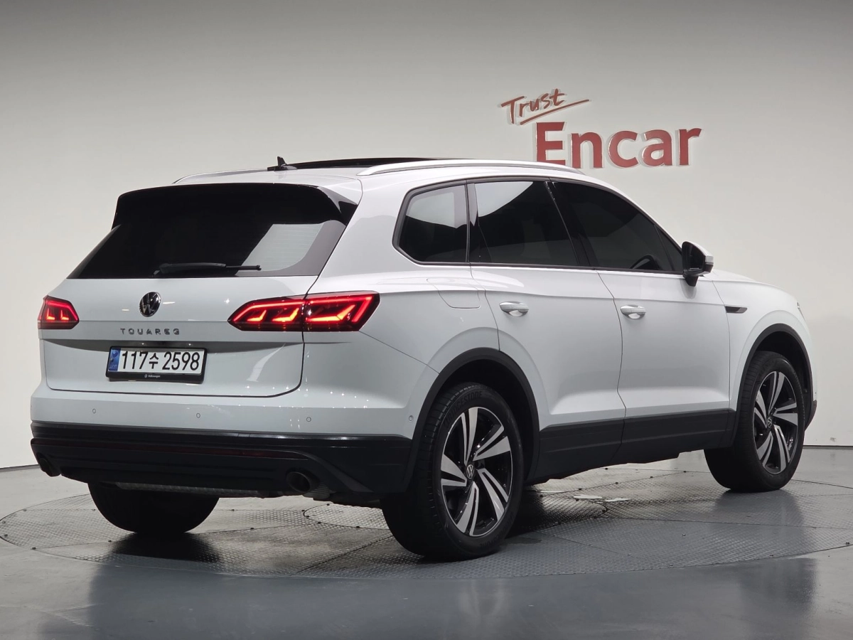 VOLKSWAGEN TOUAREG