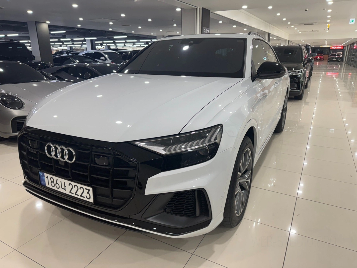AUDI Q8 4M  2022