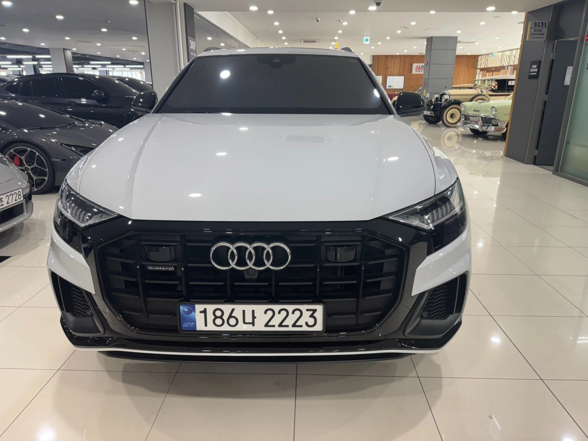 AUDI Q8 4M