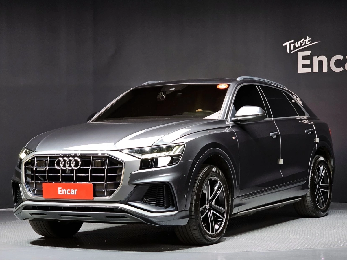 AUDI Q8 4M