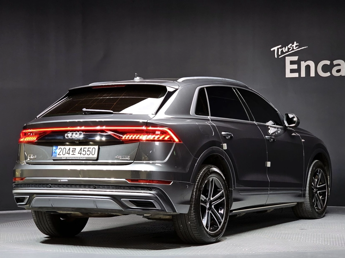 AUDI Q8 4M