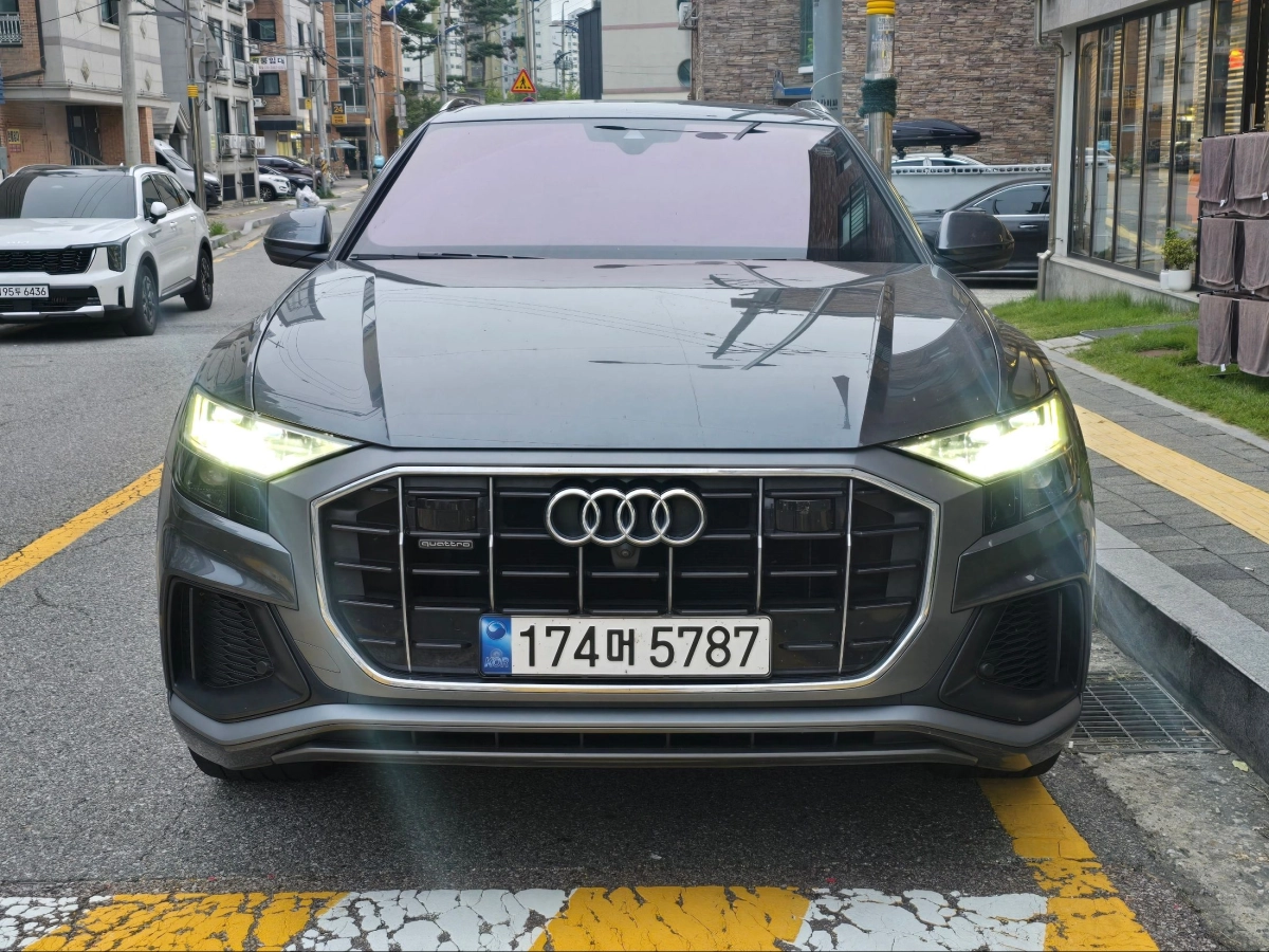 AUDI Q8 4M