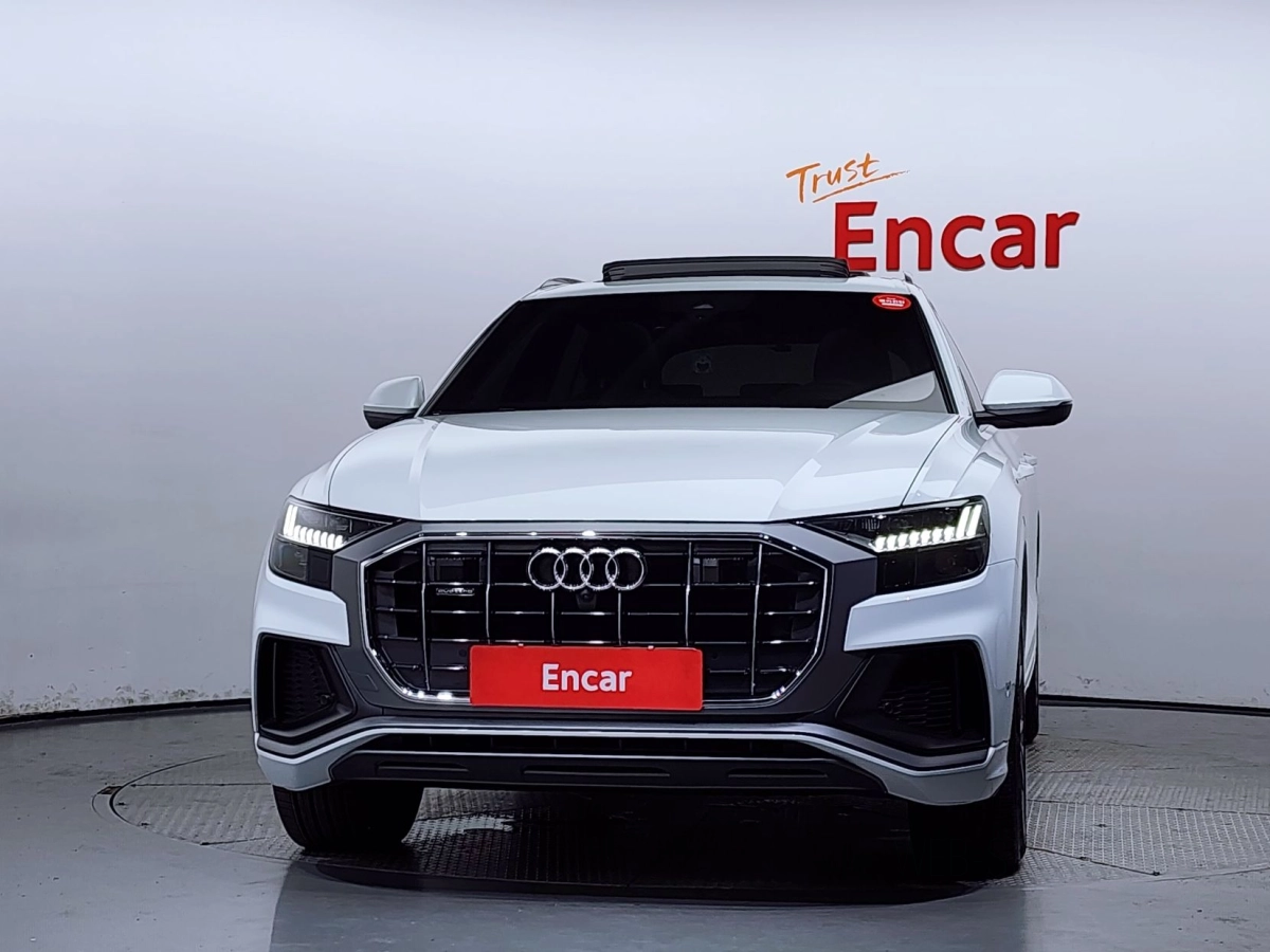AUDI Q8 4M