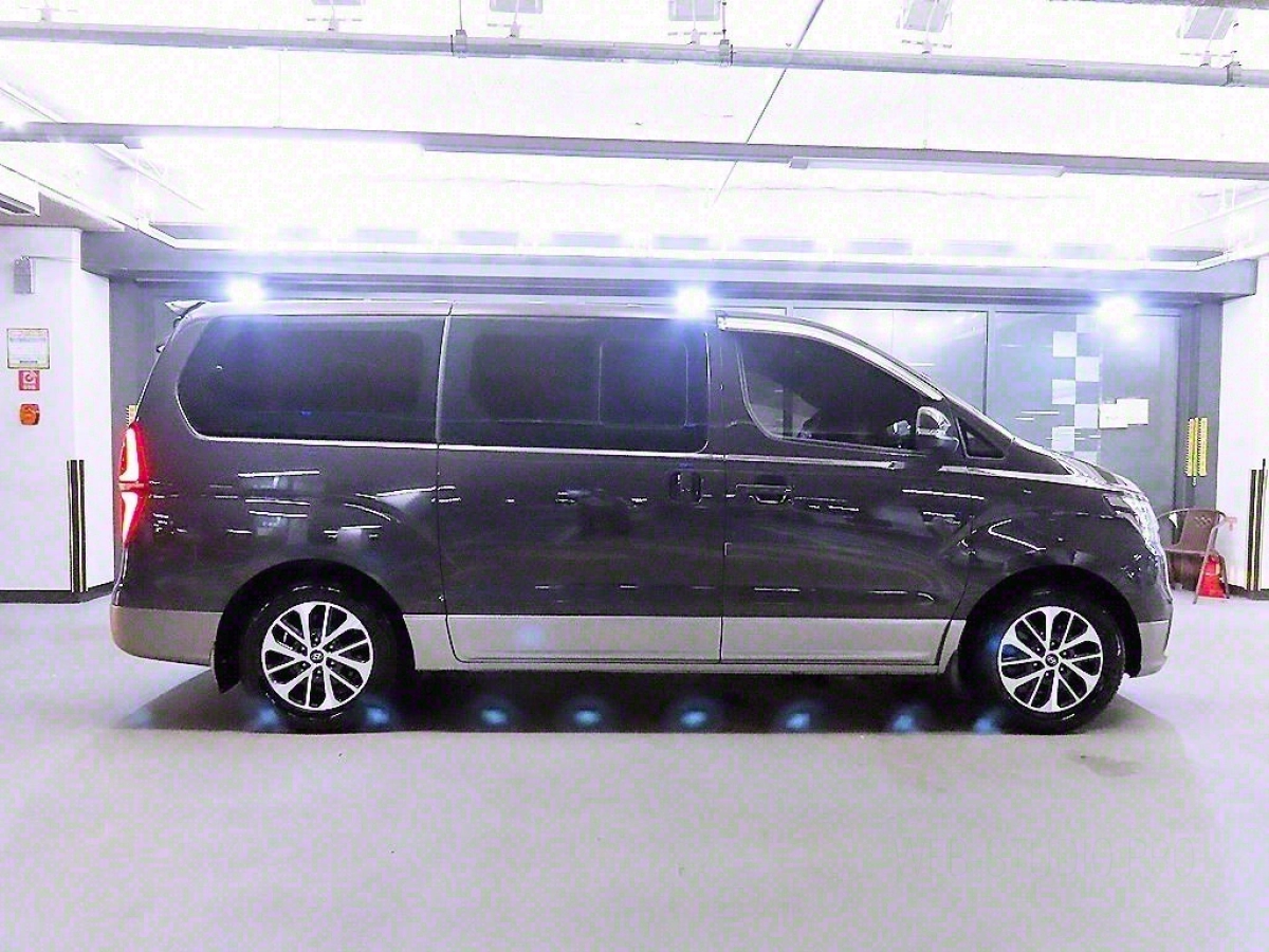 HYUNDAI STAREX GRAND