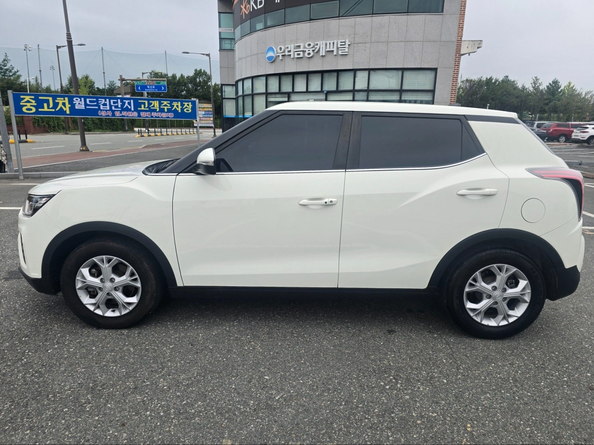 SSANGYONG TIVOLI VERY NEW
