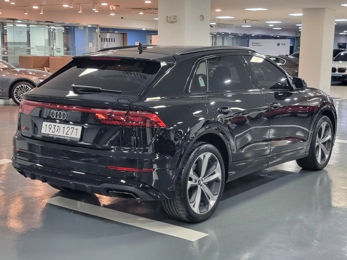 AUDI Q8 4M