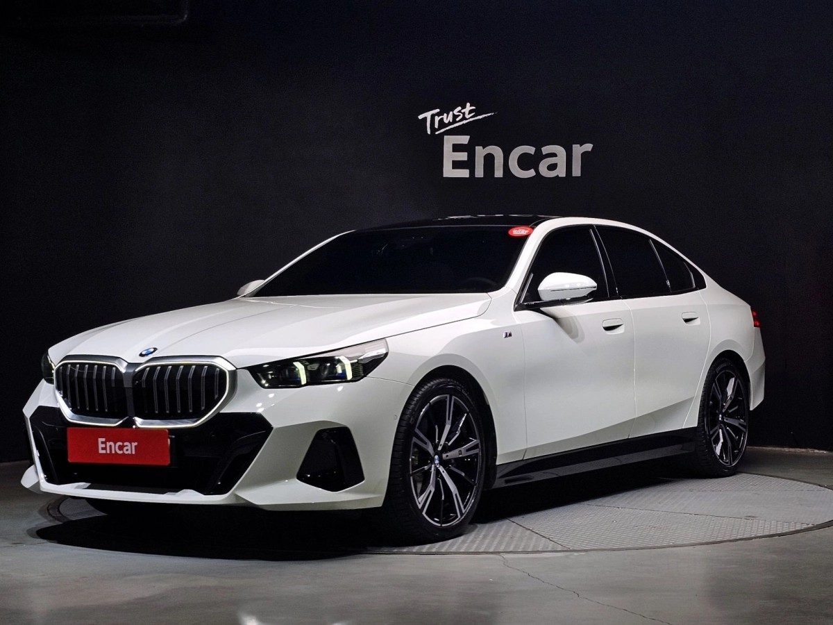 BMW 5-SERIES G60 2025