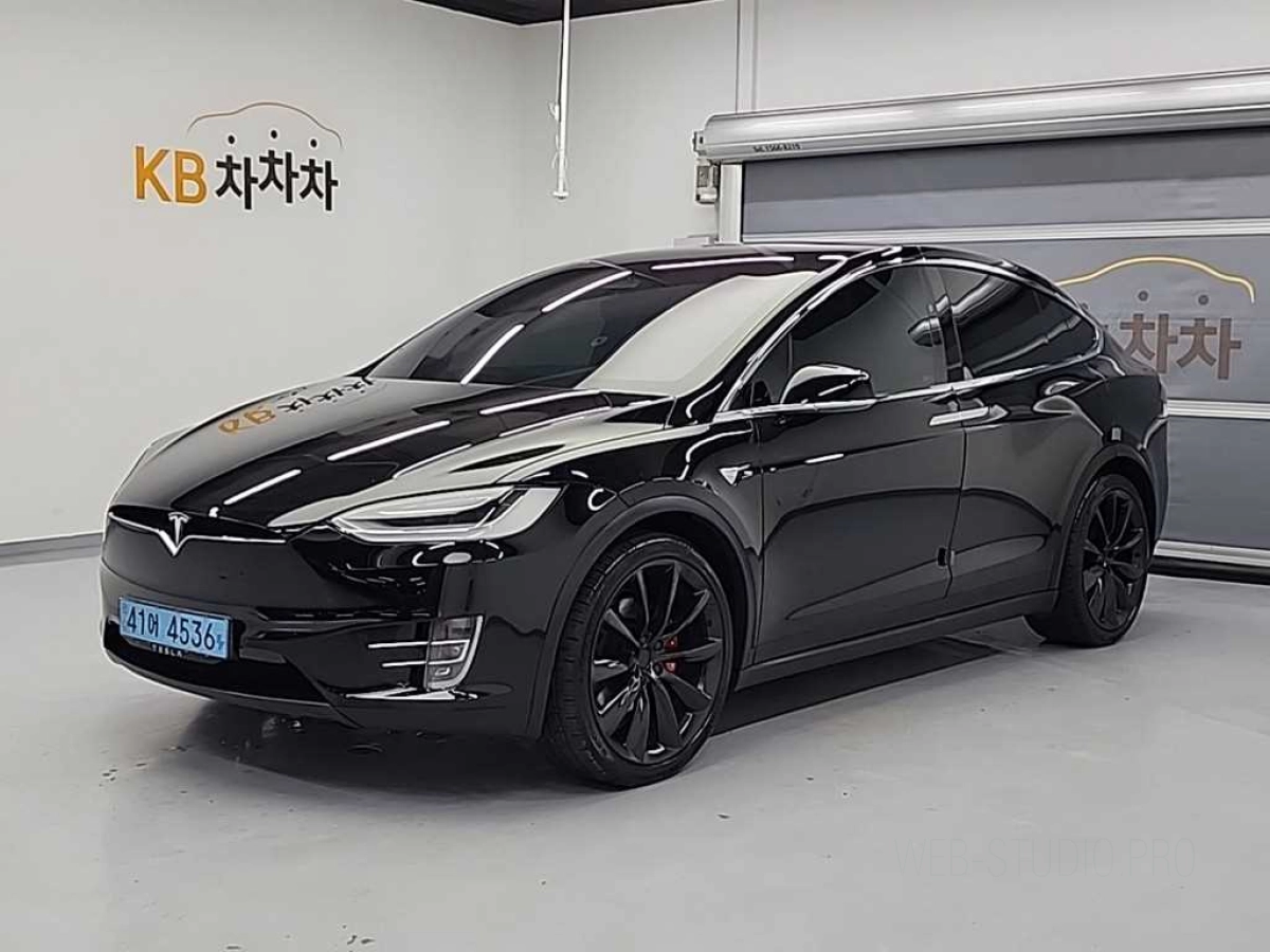 TESLA MODEL X