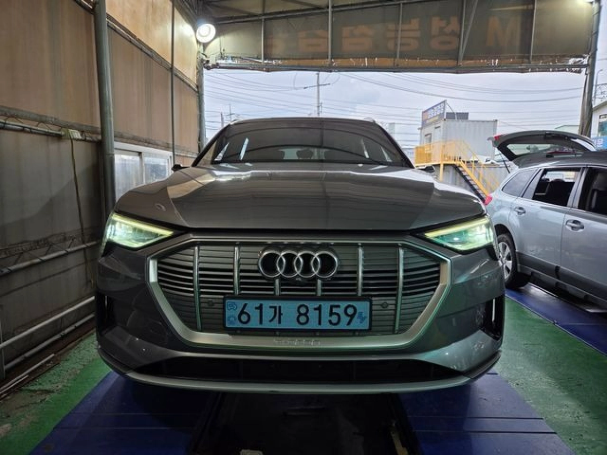 AUDI E-TRON  2020