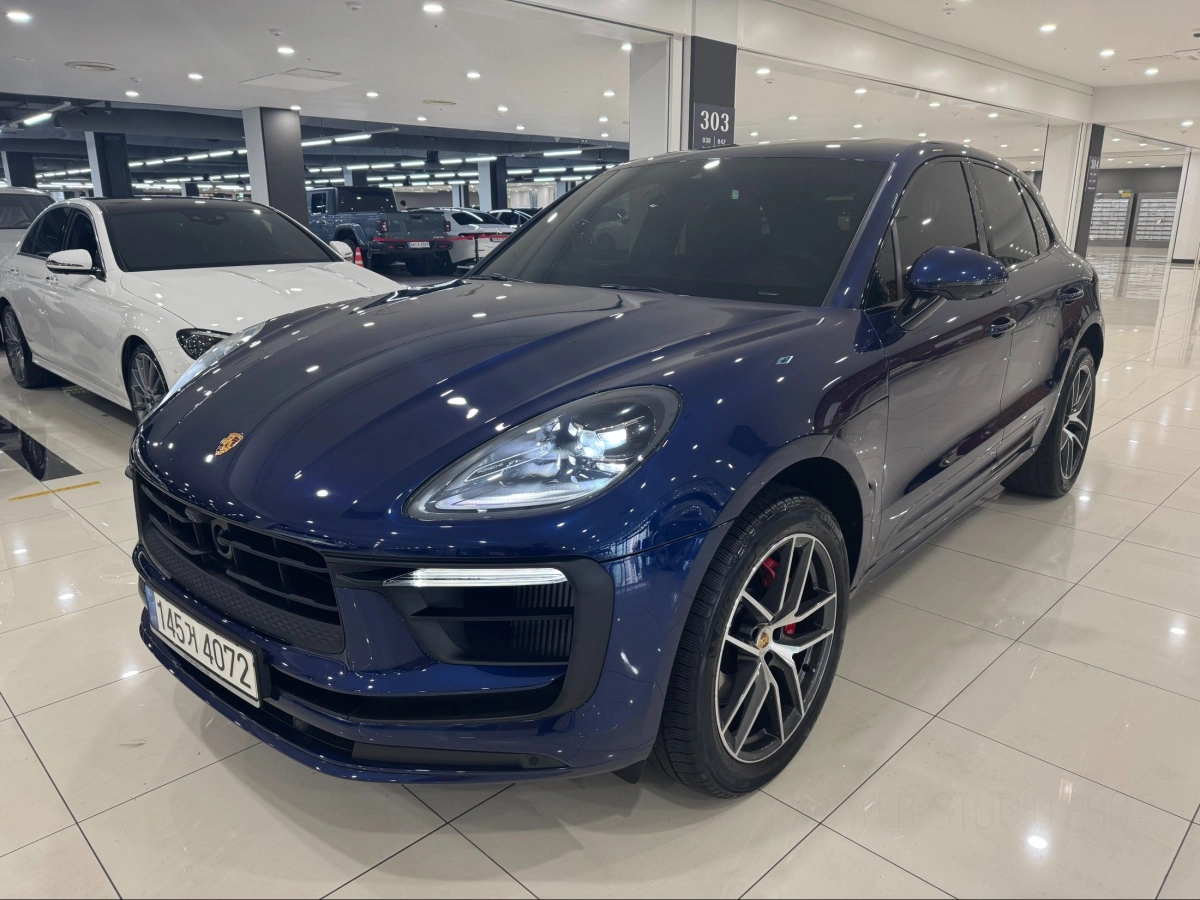 PORSCHE MACAN