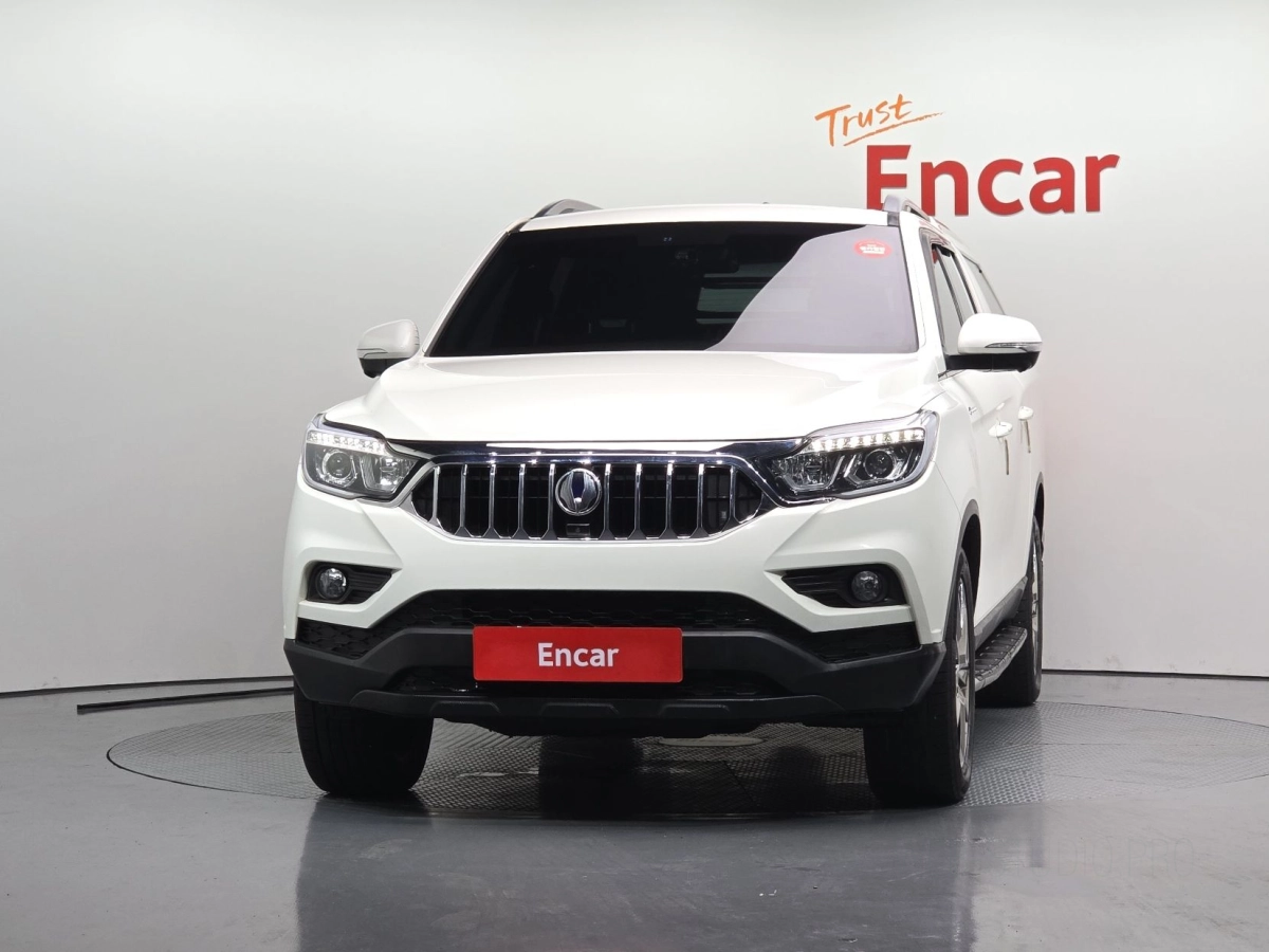 SSANGYONG REXTON SPORTS CAR