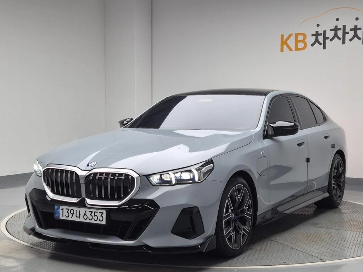 BMW 5-SERIES G60 2025