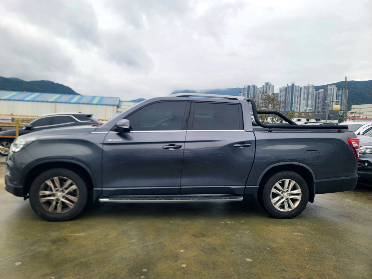 SSANGYONG REXTON SPORTS CAR