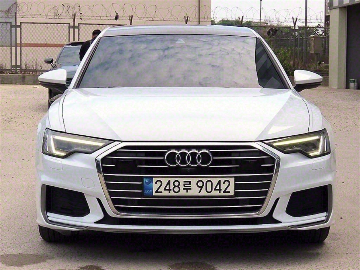 AUDI A6 C8