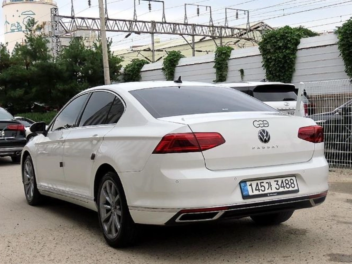 VOLKSWAGEN PASSAT GT B8